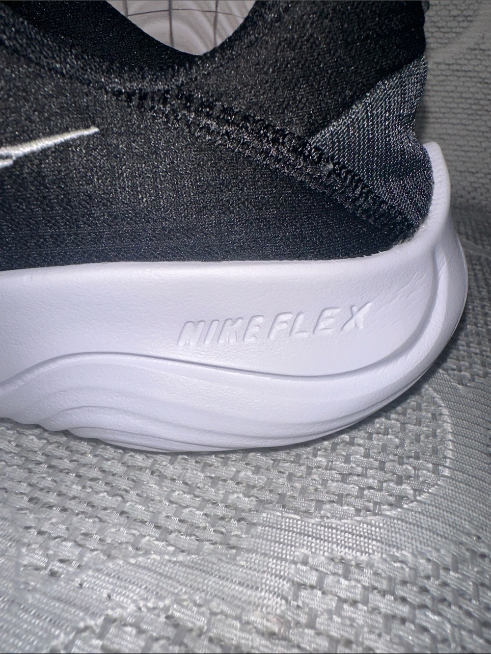 Nike Flex Experience Run 11 Black White Silver Running Shoes Women's Size 7.5 - Picture 8 of 8